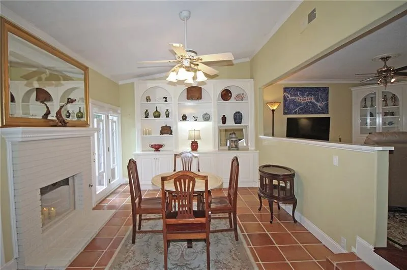 302 Dunwoody Chace, Sandy Springs, Georgia 30328, 3 Bedrooms Bedrooms, ,3 BathroomsBathrooms,Residential,Sold,302 Dunwoody Chace,6766518