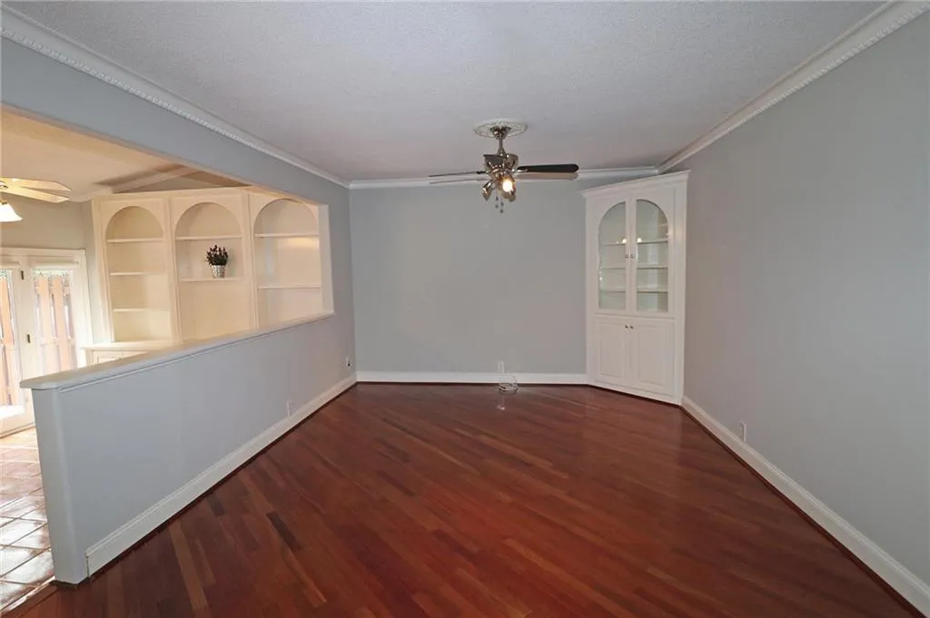 302 Dunwoody Chace, Sandy Springs, Georgia 30328, 3 Bedrooms Bedrooms, ,3 BathroomsBathrooms,Residential,Sold,302 Dunwoody Chace,6766518