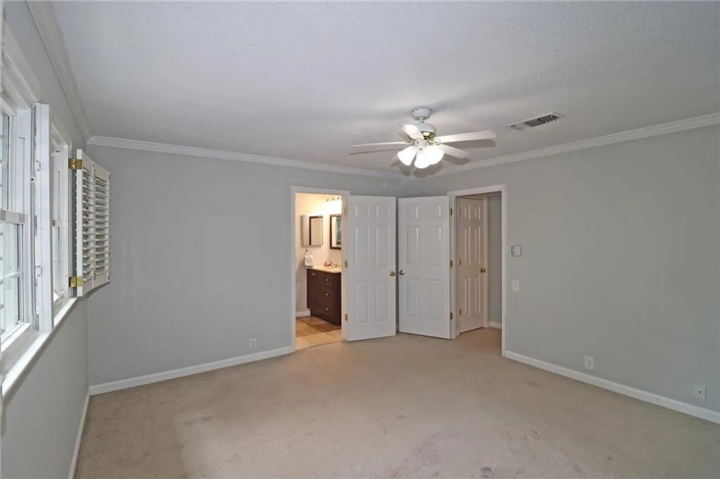 302 Dunwoody Chace, Sandy Springs, Georgia 30328, 3 Bedrooms Bedrooms, ,3 BathroomsBathrooms,Residential,Sold,302 Dunwoody Chace,6766518