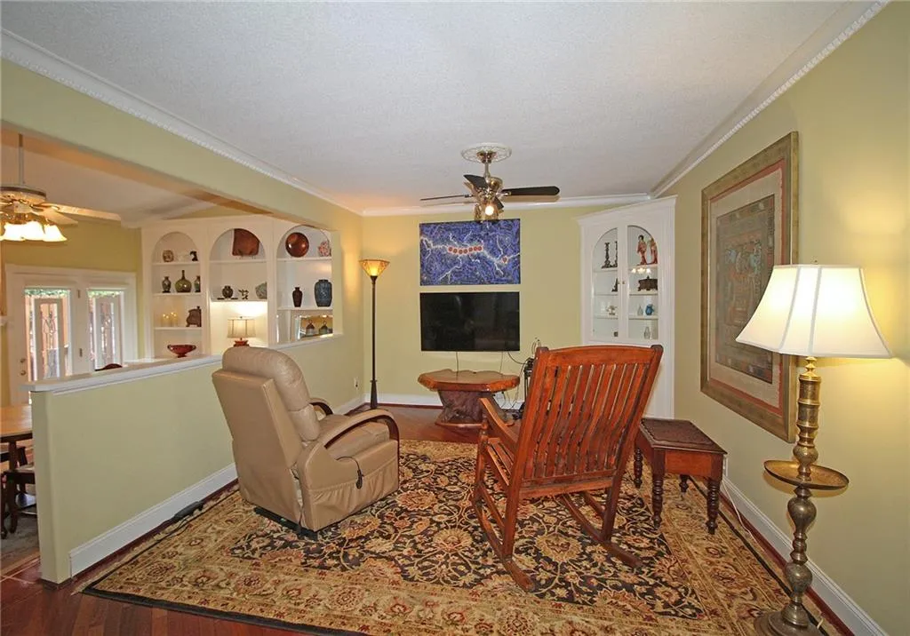 302 Dunwoody Chace, Sandy Springs, Georgia 30328, 3 Bedrooms Bedrooms, ,3 BathroomsBathrooms,Residential,Sold,302 Dunwoody Chace,6766518