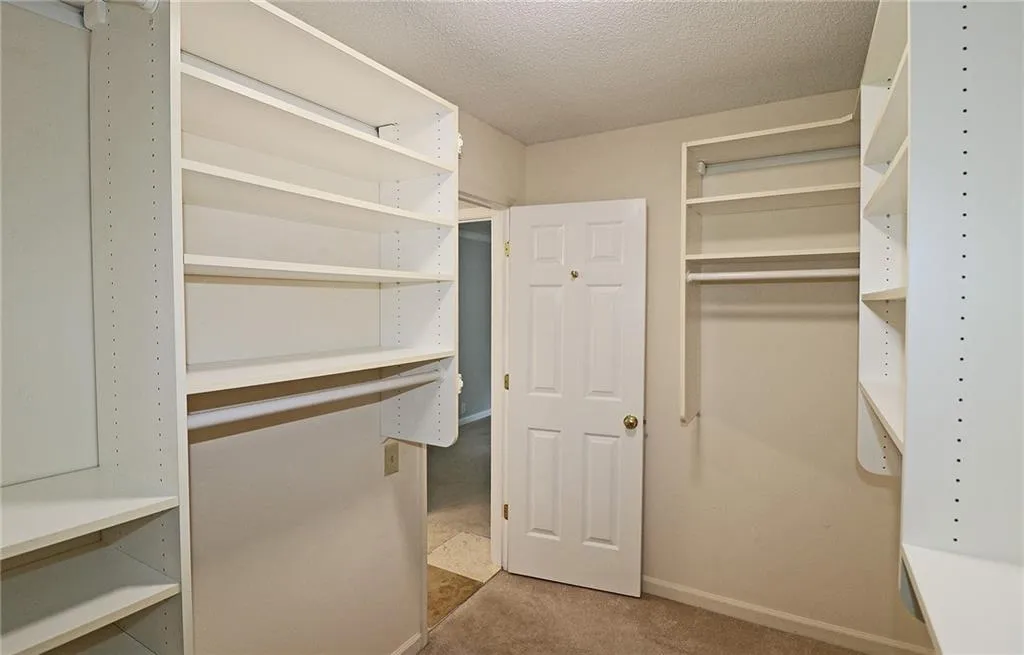 302 Dunwoody Chace, Sandy Springs, Georgia 30328, 3 Bedrooms Bedrooms, ,3 BathroomsBathrooms,Residential,Sold,302 Dunwoody Chace,6766518