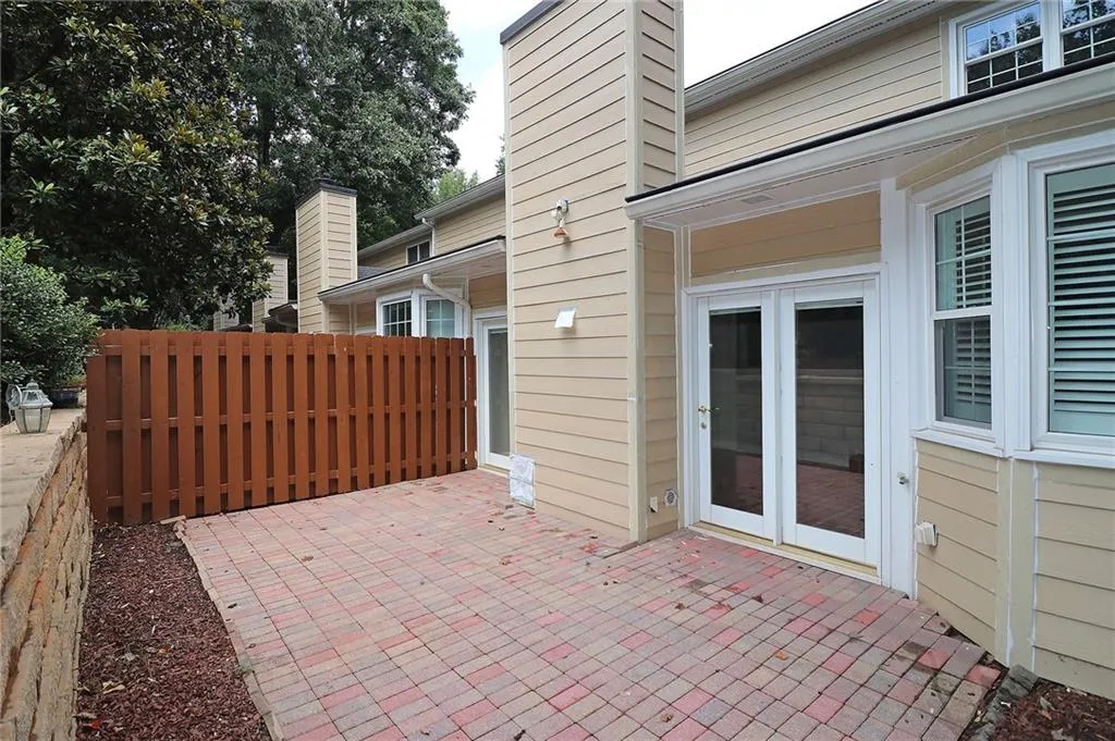 302 Dunwoody Chace, Sandy Springs, Georgia 30328, 3 Bedrooms Bedrooms, ,3 BathroomsBathrooms,Residential,Sold,302 Dunwoody Chace,6766518