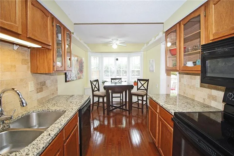 302 Dunwoody Chace, Sandy Springs, Georgia 30328, 3 Bedrooms Bedrooms, ,3 BathroomsBathrooms,Residential,Sold,302 Dunwoody Chace,6766518