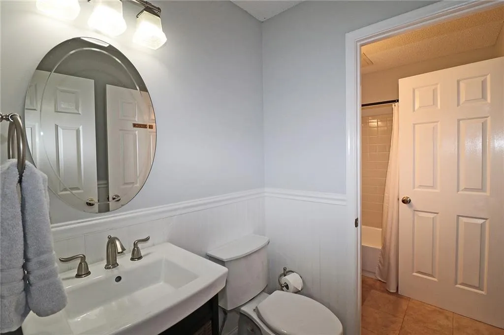 302 Dunwoody Chace, Sandy Springs, Georgia 30328, 3 Bedrooms Bedrooms, ,3 BathroomsBathrooms,Residential,Sold,302 Dunwoody Chace,6766518