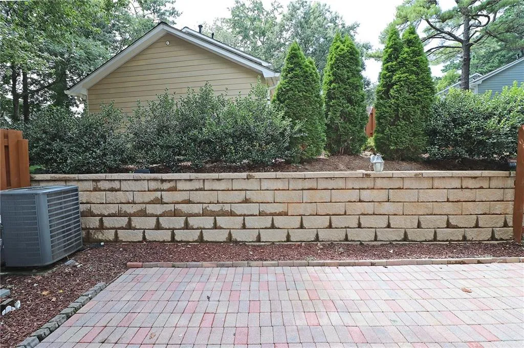 302 Dunwoody Chace, Sandy Springs, Georgia 30328, 3 Bedrooms Bedrooms, ,3 BathroomsBathrooms,Residential,Sold,302 Dunwoody Chace,6766518