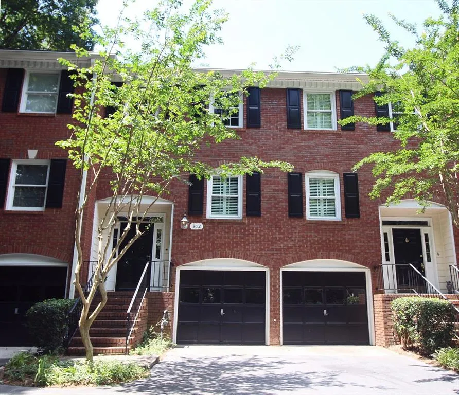 302 Dunwoody Chace, Sandy Springs, Georgia 30328, 3 Bedrooms Bedrooms, ,3 BathroomsBathrooms,Residential,Sold,302 Dunwoody Chace,6766518