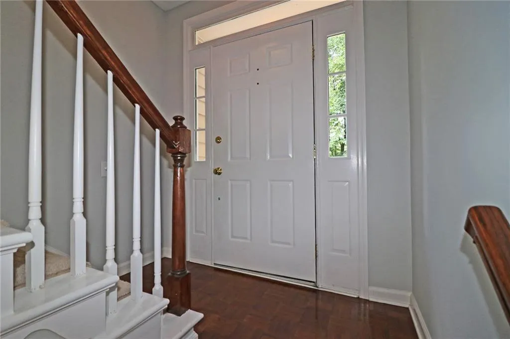 302 Dunwoody Chace, Sandy Springs, Georgia 30328, 3 Bedrooms Bedrooms, ,3 BathroomsBathrooms,Residential,Sold,302 Dunwoody Chace,6766518