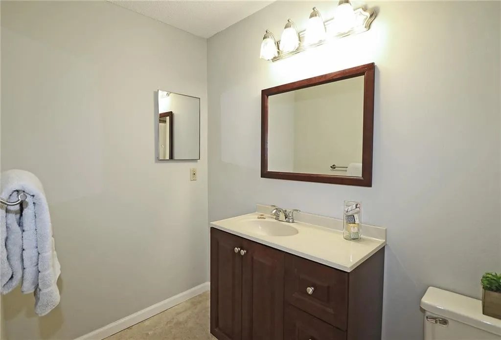 302 Dunwoody Chace, Sandy Springs, Georgia 30328, 3 Bedrooms Bedrooms, ,3 BathroomsBathrooms,Residential,Sold,302 Dunwoody Chace,6766518