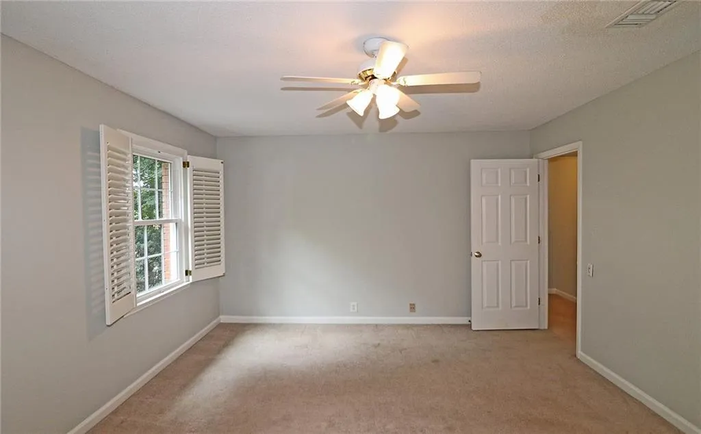 302 Dunwoody Chace, Sandy Springs, Georgia 30328, 3 Bedrooms Bedrooms, ,3 BathroomsBathrooms,Residential,Sold,302 Dunwoody Chace,6766518