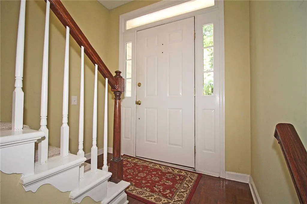 302 Dunwoody Chace, Sandy Springs, Georgia 30328, 3 Bedrooms Bedrooms, ,3 BathroomsBathrooms,Residential,Sold,302 Dunwoody Chace,6766518