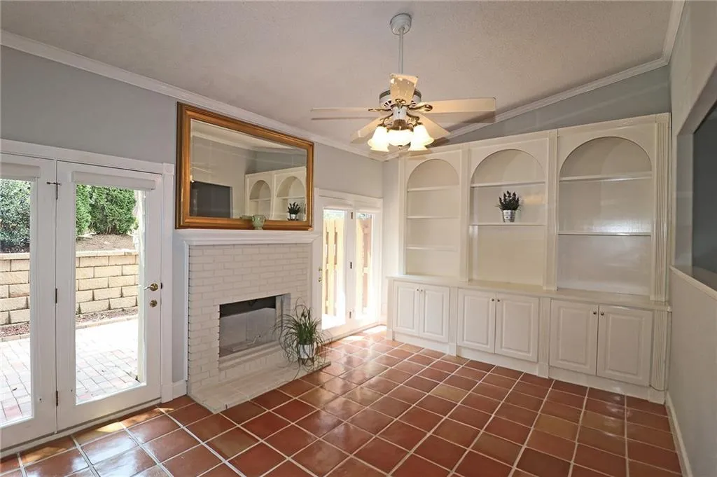 302 Dunwoody Chace, Sandy Springs, Georgia 30328, 3 Bedrooms Bedrooms, ,3 BathroomsBathrooms,Residential,Sold,302 Dunwoody Chace,6766518