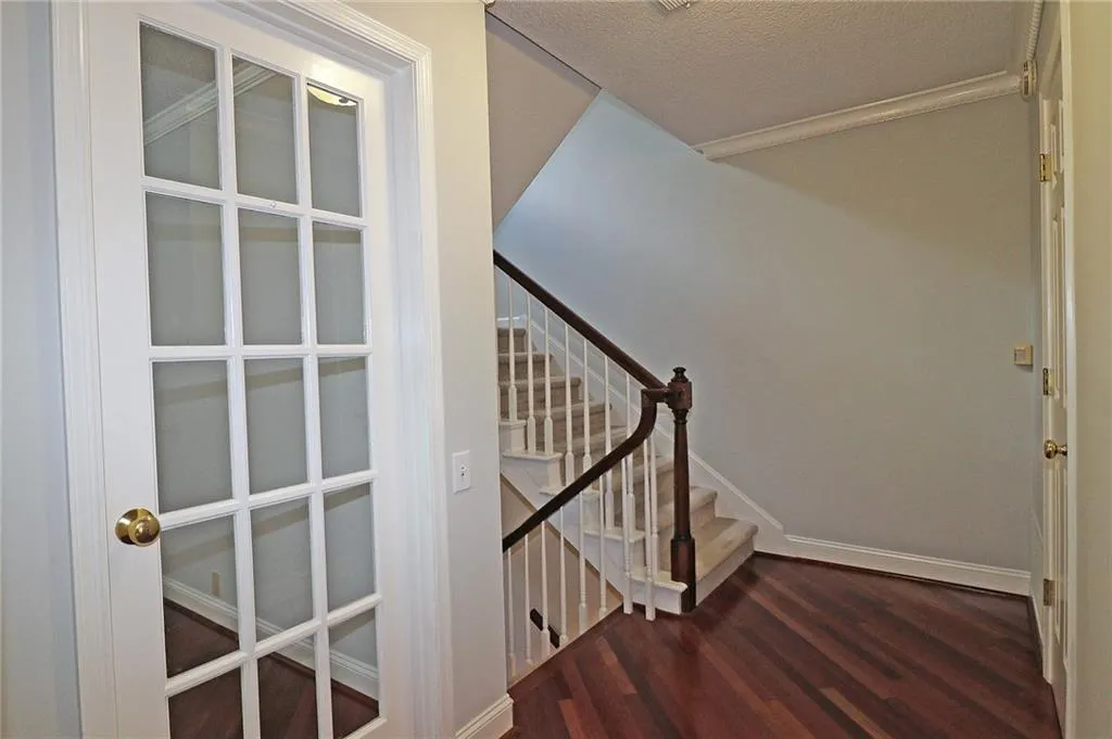 302 Dunwoody Chace, Sandy Springs, Georgia 30328, 3 Bedrooms Bedrooms, ,3 BathroomsBathrooms,Residential,Sold,302 Dunwoody Chace,6766518