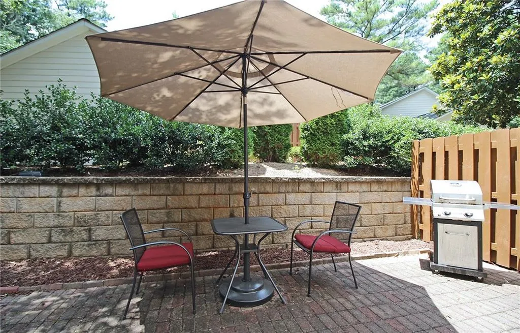302 Dunwoody Chace, Sandy Springs, Georgia 30328, 3 Bedrooms Bedrooms, ,3 BathroomsBathrooms,Residential,Sold,302 Dunwoody Chace,6766518