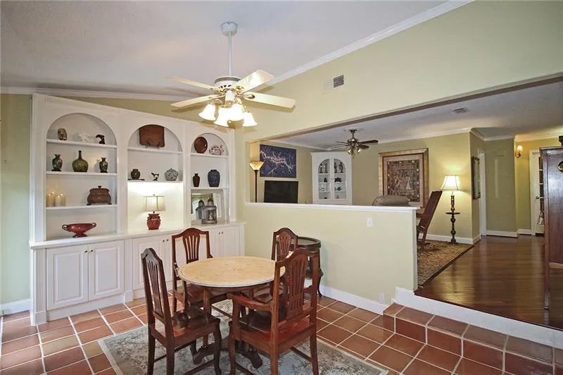302 Dunwoody Chace, Sandy Springs, Georgia 30328, 3 Bedrooms Bedrooms, ,3 BathroomsBathrooms,Residential,Sold,302 Dunwoody Chace,6766518