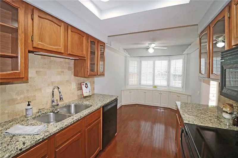 302 Dunwoody Chace, Sandy Springs, Georgia 30328, 3 Bedrooms Bedrooms, ,3 BathroomsBathrooms,Residential,Sold,302 Dunwoody Chace,6766518
