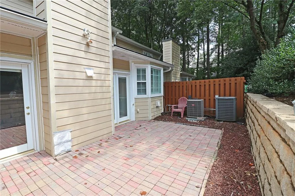 302 Dunwoody Chace, Sandy Springs, Georgia 30328, 3 Bedrooms Bedrooms, ,3 BathroomsBathrooms,Residential,Sold,302 Dunwoody Chace,6766518