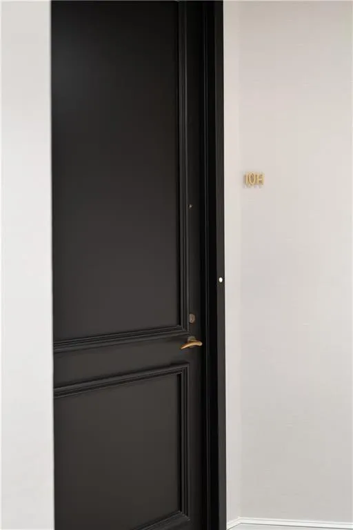 Hallway leading to 10H