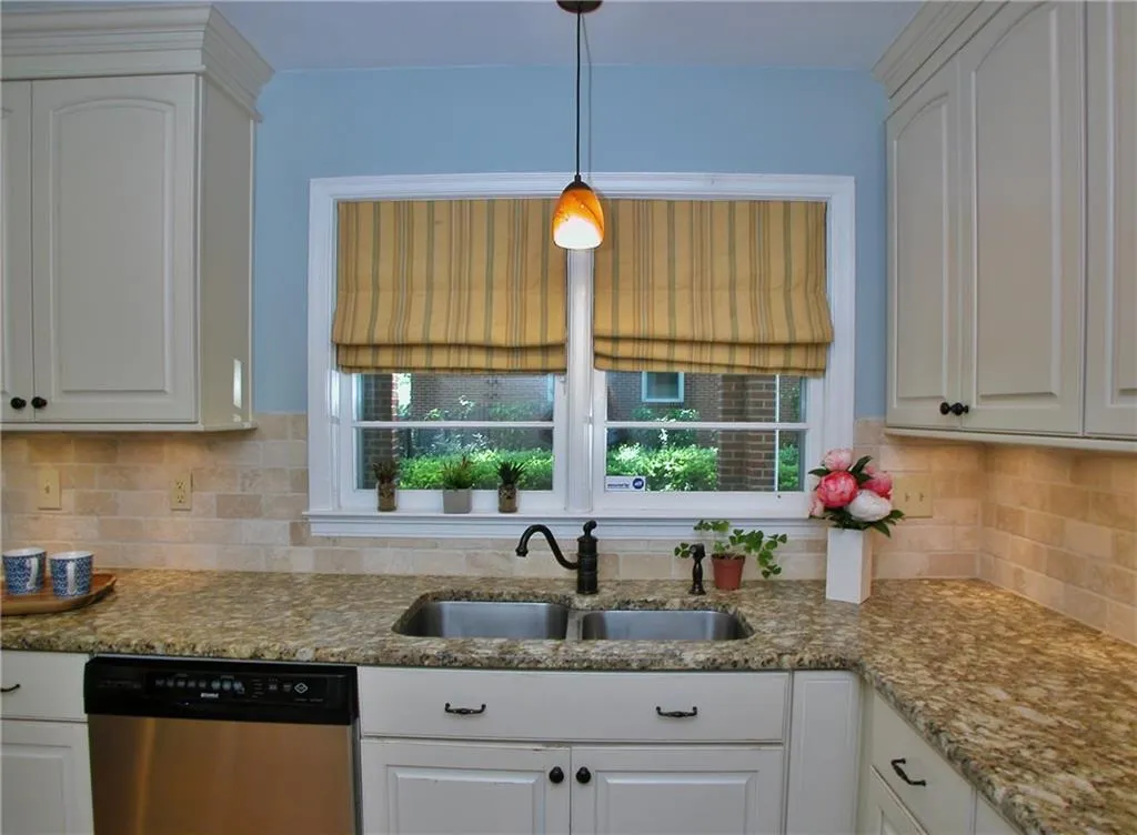 444 Hilderbrand Drive, Sandy Springs, Georgia 30328, 2 Bedrooms Bedrooms, ,1 BathroomBathrooms,Residential,Sold,444 Hilderbrand Drive,5820182