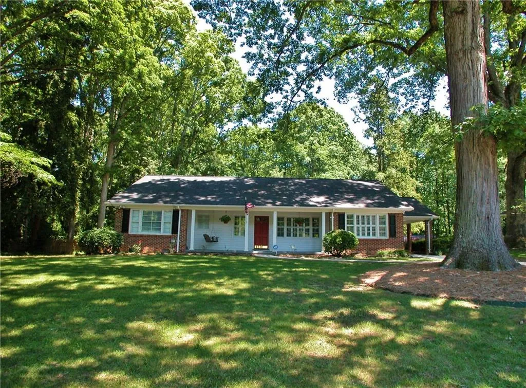 444 Hilderbrand Drive, Sandy Springs, Georgia 30328, 2 Bedrooms Bedrooms, ,1 BathroomBathrooms,Residential,Sold,444 Hilderbrand Drive,5820182