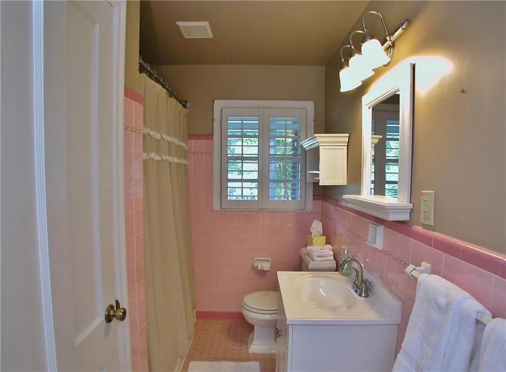 444 Hilderbrand Drive, Sandy Springs, Georgia 30328, 2 Bedrooms Bedrooms, ,1 BathroomBathrooms,Residential,Sold,444 Hilderbrand Drive,5820182
