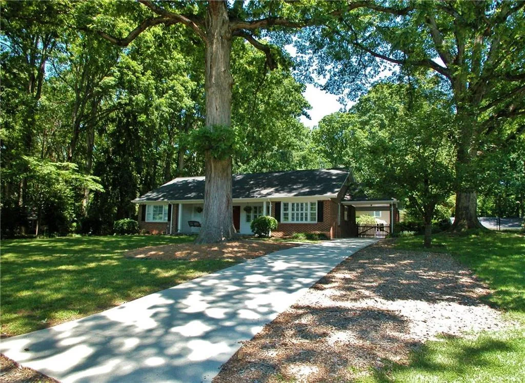 444 Hilderbrand Drive, Sandy Springs, Georgia 30328, 2 Bedrooms Bedrooms, ,1 BathroomBathrooms,Residential,Sold,444 Hilderbrand Drive,5820182