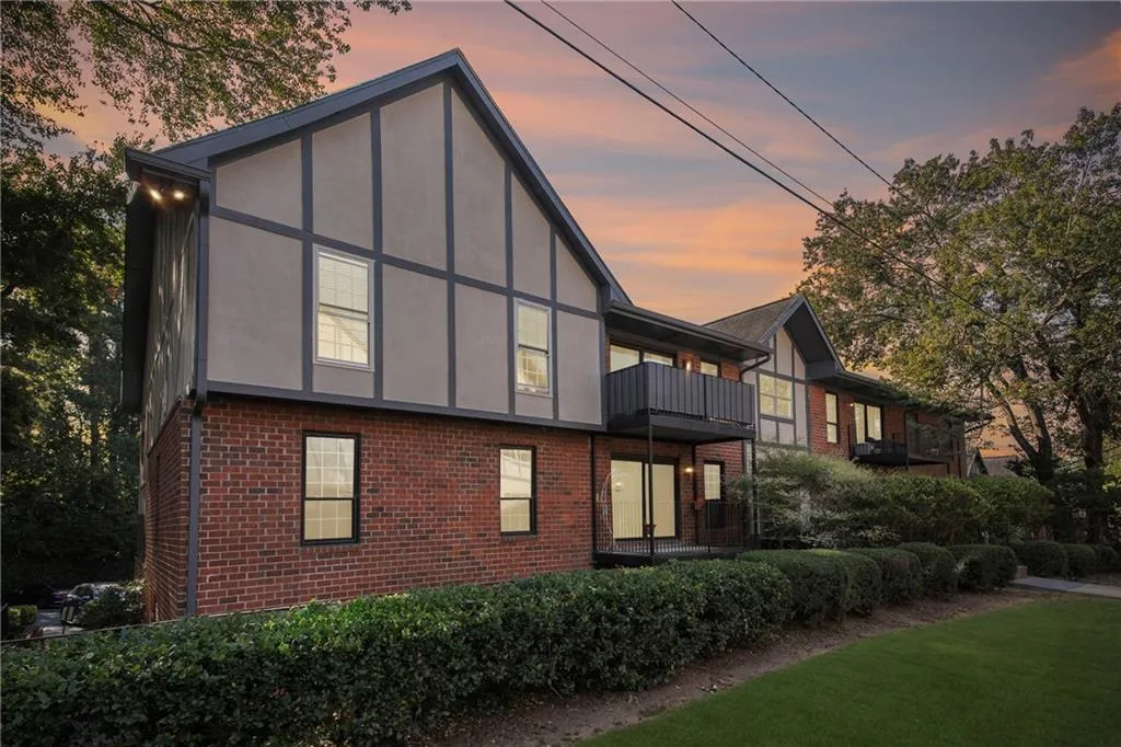 6851 Roswell Road Unit F32, Sandy Springs, Georgia 30328, 2 Bedrooms Bedrooms, ,2 BathroomsBathrooms,Residential,For Sale,6851 Roswell Road Unit F32,7647400