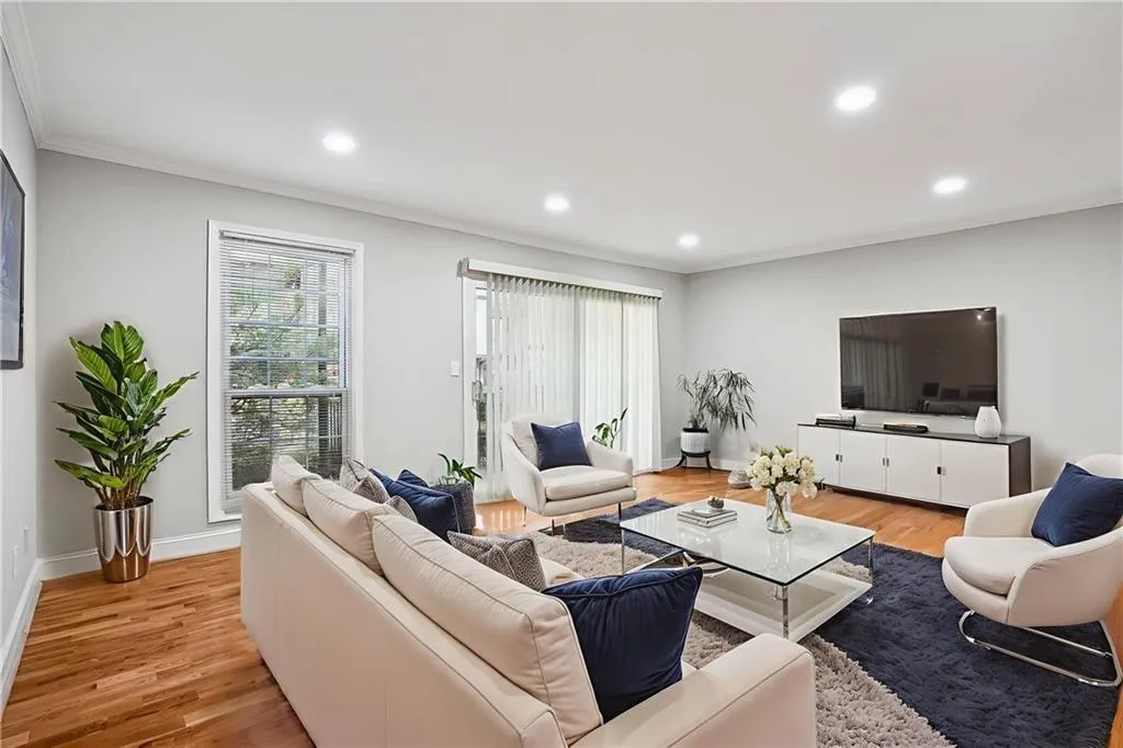 6851 Roswell Road Unit F32, Atlanta, Georgia 30328, 2 Bedrooms Bedrooms, ,2 BathroomsBathrooms,Residential,For Sale,6851 Roswell Road Unit F32,7647400