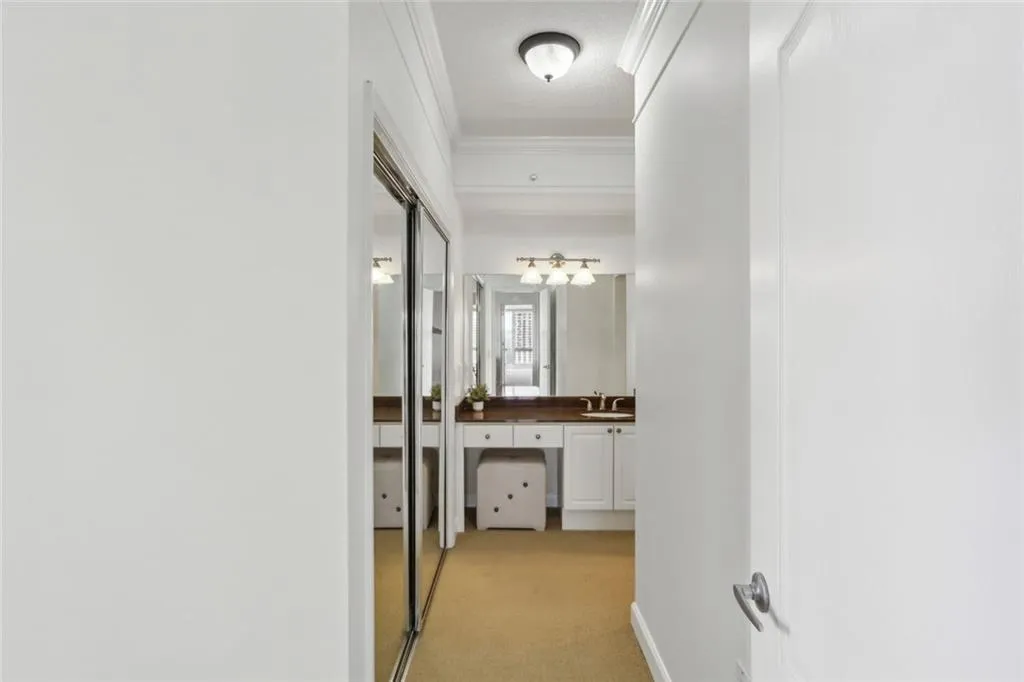 3475 Oak Valley Road Ne Unit 2060, Atlanta, Georgia 30326, 2 Bedrooms Bedrooms, ,2 BathroomsBathrooms,Residential,For Sale,3475 Oak Valley Road Ne Unit 2060,7574216