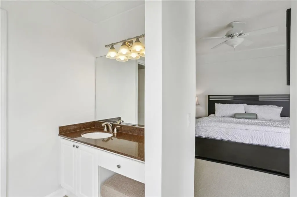3475 Oak Valley Road Ne Unit 2060, Atlanta, Georgia 30326, 2 Bedrooms Bedrooms, ,2 BathroomsBathrooms,Residential,For Sale,3475 Oak Valley Road Ne Unit 2060,7574216