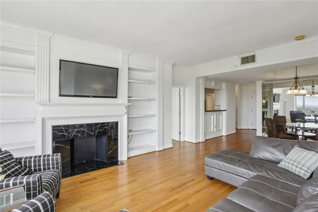 3475 Oak Valley Road Ne Unit 2060, Atlanta, Georgia 30326, 2 Bedrooms Bedrooms, ,2 BathroomsBathrooms,Residential,For Sale,3475 Oak Valley Road Ne Unit 2060,7574216