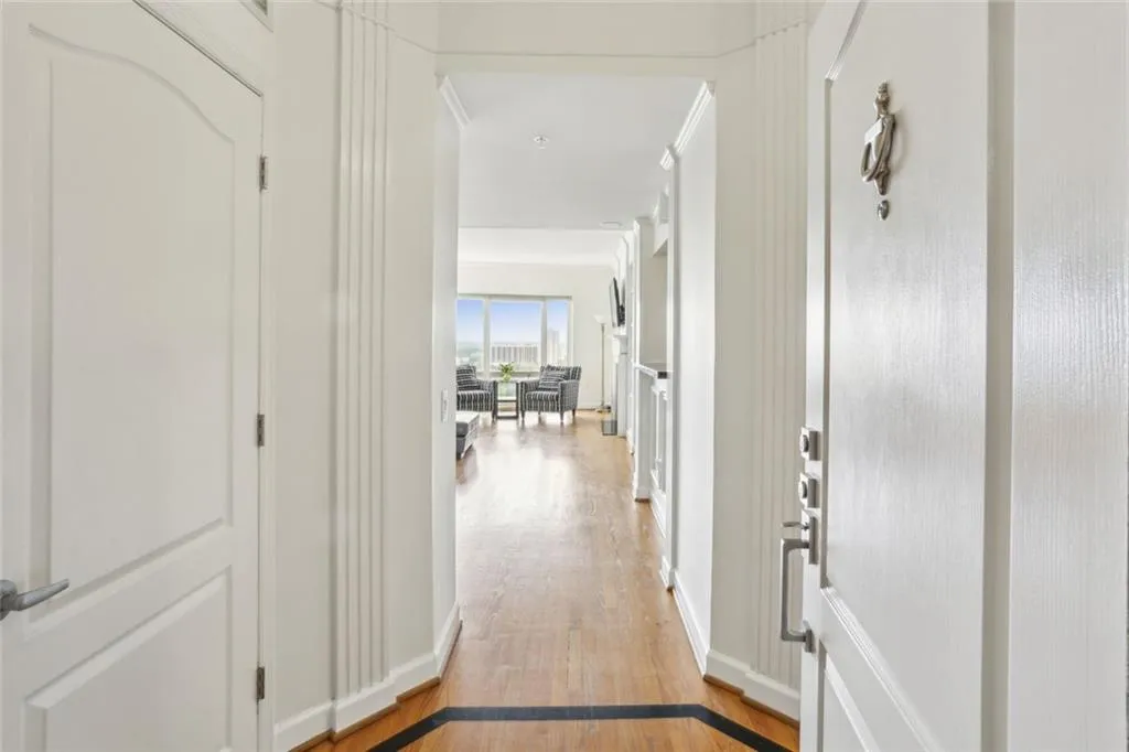 3475 Oak Valley Road Ne Unit 2060, Atlanta, Georgia 30326, 2 Bedrooms Bedrooms, ,2 BathroomsBathrooms,Residential,For Sale,3475 Oak Valley Road Ne Unit 2060,7574216