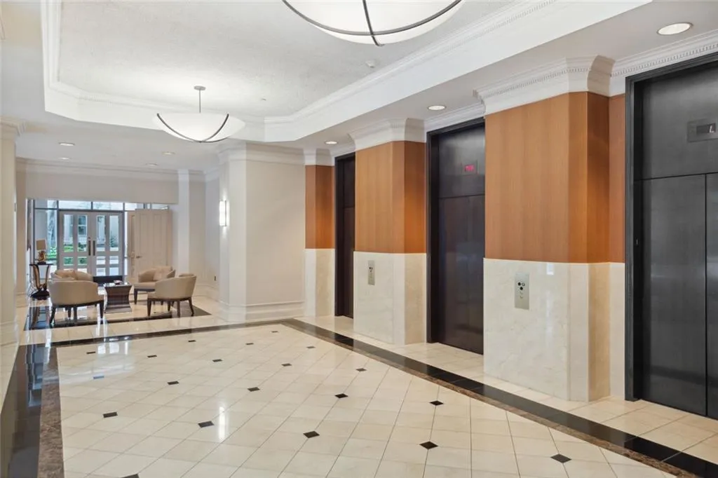 3475 Oak Valley Road Ne Unit 2060, Atlanta, Georgia 30326, 2 Bedrooms Bedrooms, ,2 BathroomsBathrooms,Residential,For Sale,3475 Oak Valley Road Ne Unit 2060,7574216