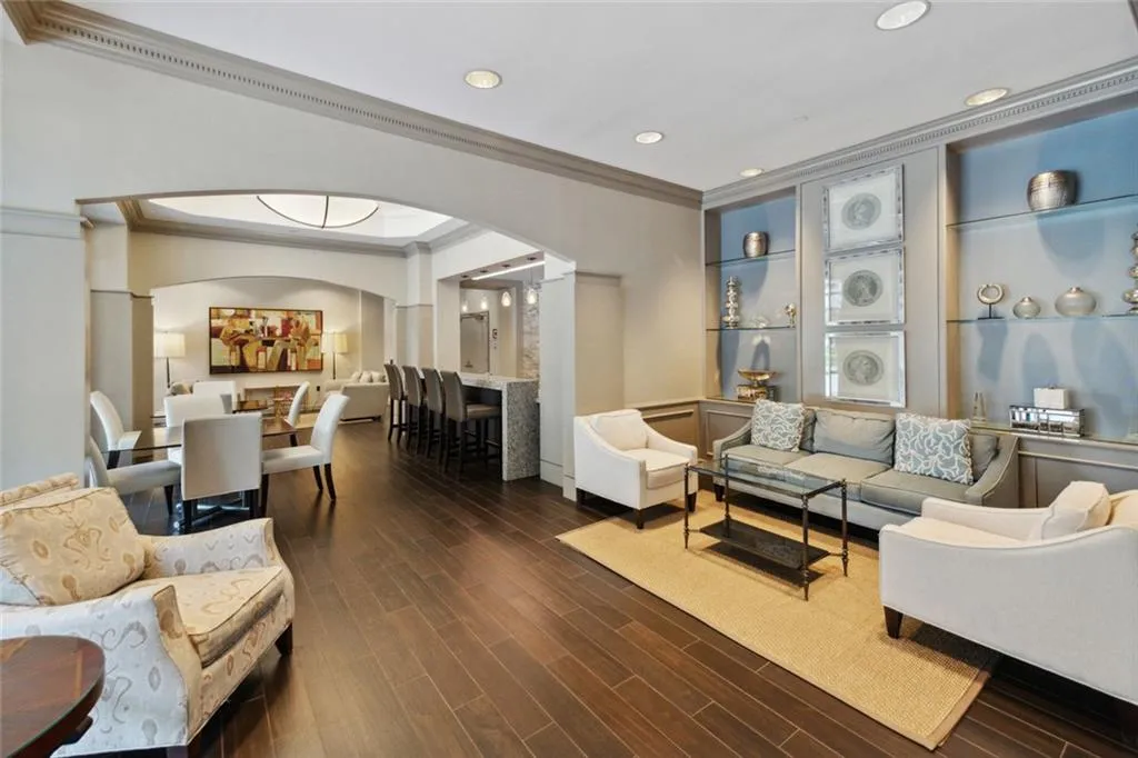 3475 Oak Valley Road Ne Unit 2060, Atlanta, Georgia 30326, 2 Bedrooms Bedrooms, ,2 BathroomsBathrooms,Residential,For Sale,3475 Oak Valley Road Ne Unit 2060,7574216