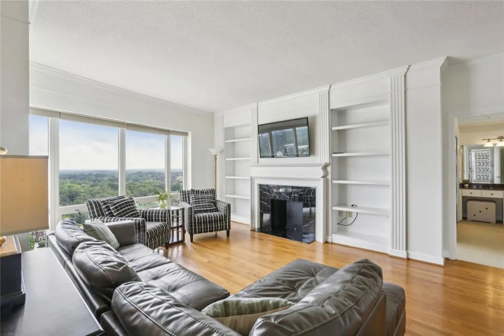 3475 Oak Valley Road Ne Unit 2060, Atlanta, Georgia 30326, 2 Bedrooms Bedrooms, ,2 BathroomsBathrooms,Residential,For Sale,3475 Oak Valley Road Ne Unit 2060,7574216