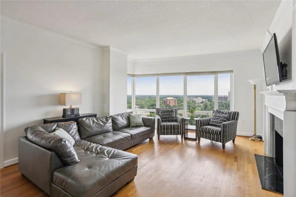 3475 Oak Valley Road Ne Unit 2060, Atlanta, Georgia 30326, 2 Bedrooms Bedrooms, ,2 BathroomsBathrooms,Residential,For Sale,3475 Oak Valley Road Ne Unit 2060,7574216