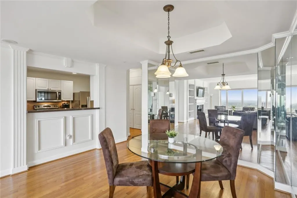 3475 Oak Valley Road Ne Unit 2060, Atlanta, Georgia 30326, 2 Bedrooms Bedrooms, ,2 BathroomsBathrooms,Residential,For Sale,3475 Oak Valley Road Ne Unit 2060,7574216