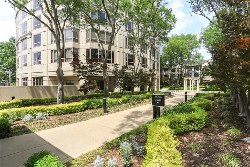3475 Oak Valley Road Ne Unit 2060, Atlanta, Georgia 30326, 2 Bedrooms Bedrooms, ,2 BathroomsBathrooms,Residential,For Sale,3475 Oak Valley Road Ne Unit 2060,7574216