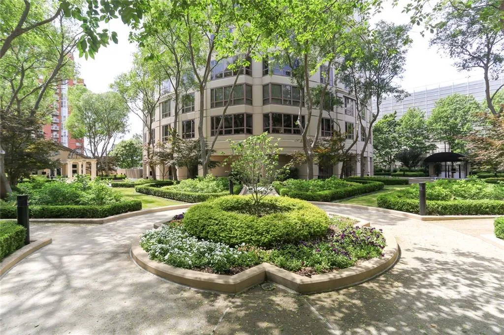 3475 Oak Valley Road Ne Unit 2060, Atlanta, Georgia 30326, 2 Bedrooms Bedrooms, ,2 BathroomsBathrooms,Residential,For Sale,3475 Oak Valley Road Ne Unit 2060,7574216