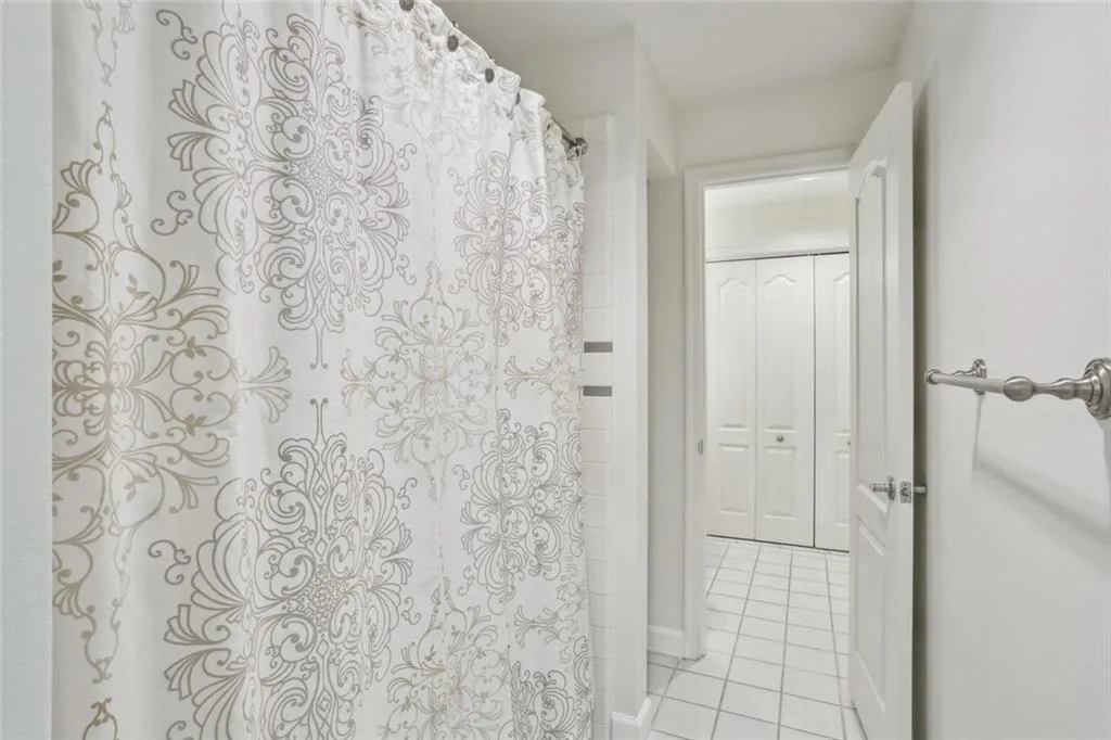 3475 Oak Valley Road Ne Unit 2060, Atlanta, Georgia 30326, 2 Bedrooms Bedrooms, ,2 BathroomsBathrooms,Residential,For Sale,3475 Oak Valley Road Ne Unit 2060,7574216