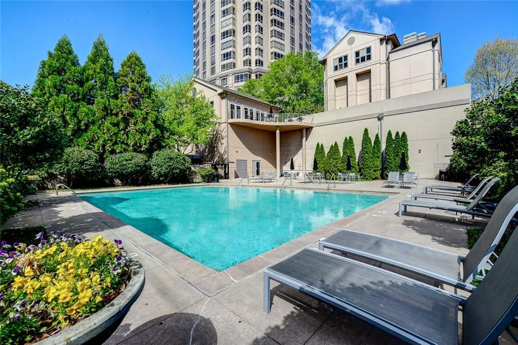 3475 Oak Valley Road Ne Unit 2060, Atlanta, Georgia 30326, 2 Bedrooms Bedrooms, ,2 BathroomsBathrooms,Residential,For Sale,3475 Oak Valley Road Ne Unit 2060,7574216