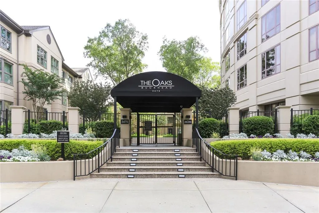 3475 Oak Valley Road Ne Unit 2060, Atlanta, Georgia 30326, 2 Bedrooms Bedrooms, ,2 BathroomsBathrooms,Residential,For Sale,3475 Oak Valley Road Ne Unit 2060,7574216