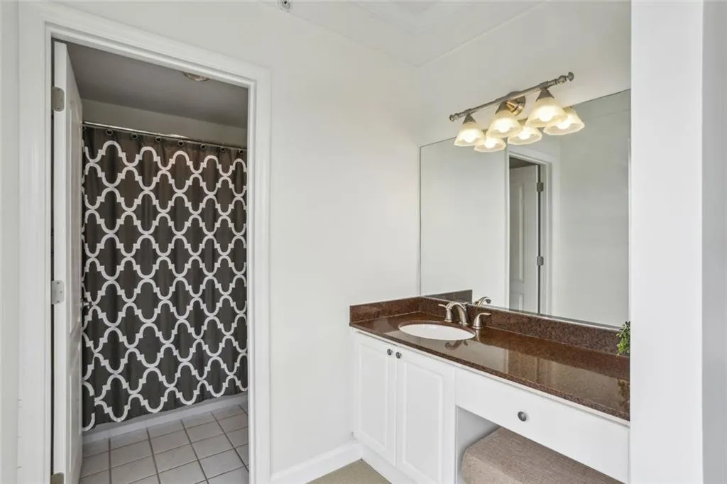 3475 Oak Valley Road Ne Unit 2060, Atlanta, Georgia 30326, 2 Bedrooms Bedrooms, ,2 BathroomsBathrooms,Residential,For Sale,3475 Oak Valley Road Ne Unit 2060,7574216