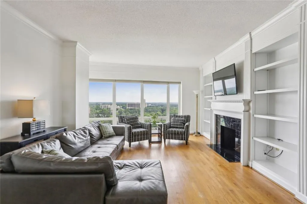 3475 Oak Valley Road Ne Unit 2060, Atlanta, Georgia 30326, 2 Bedrooms Bedrooms, ,2 BathroomsBathrooms,Residential,For Sale,3475 Oak Valley Road Ne Unit 2060,7574216