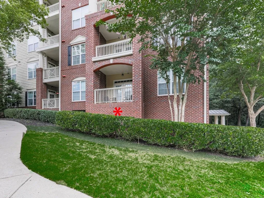 View of apartment building / complex
