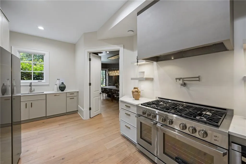 3750 Tuxedo Road Nw, Atlanta, Georgia 30305, 6 Bedrooms Bedrooms, 0 ,6 BathroomsBathrooms,Residential,For Sale,3750 Tuxedo Road Nw,7825237