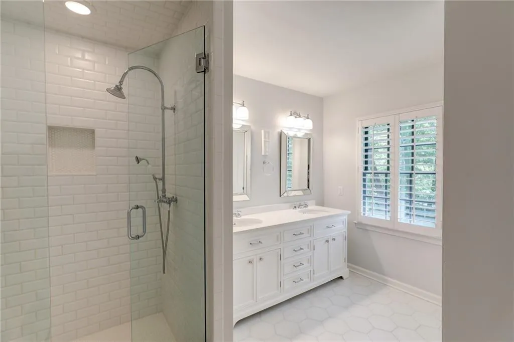 6440 River Chase Circle, Sandy Springs, Georgia 30328, 5 Bedrooms Bedrooms, ,3 BathroomsBathrooms,Residential,Sold,6440 River Chase Circle,6716084