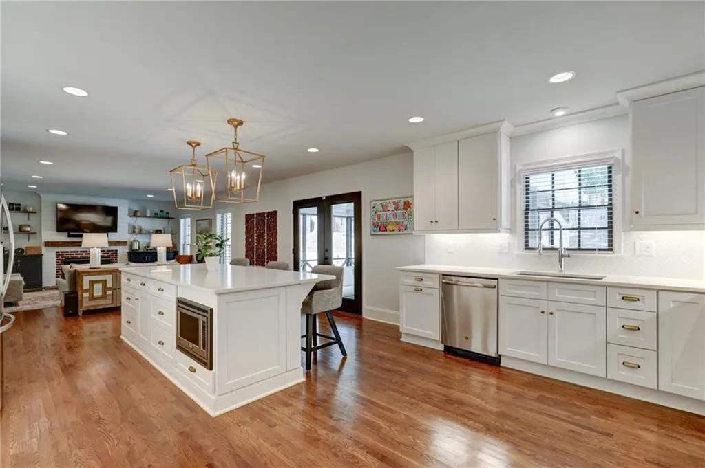 6440 River Chase Circle, Sandy Springs, Georgia 30328, 5 Bedrooms Bedrooms, ,3 BathroomsBathrooms,Residential,Sold,6440 River Chase Circle,6716084