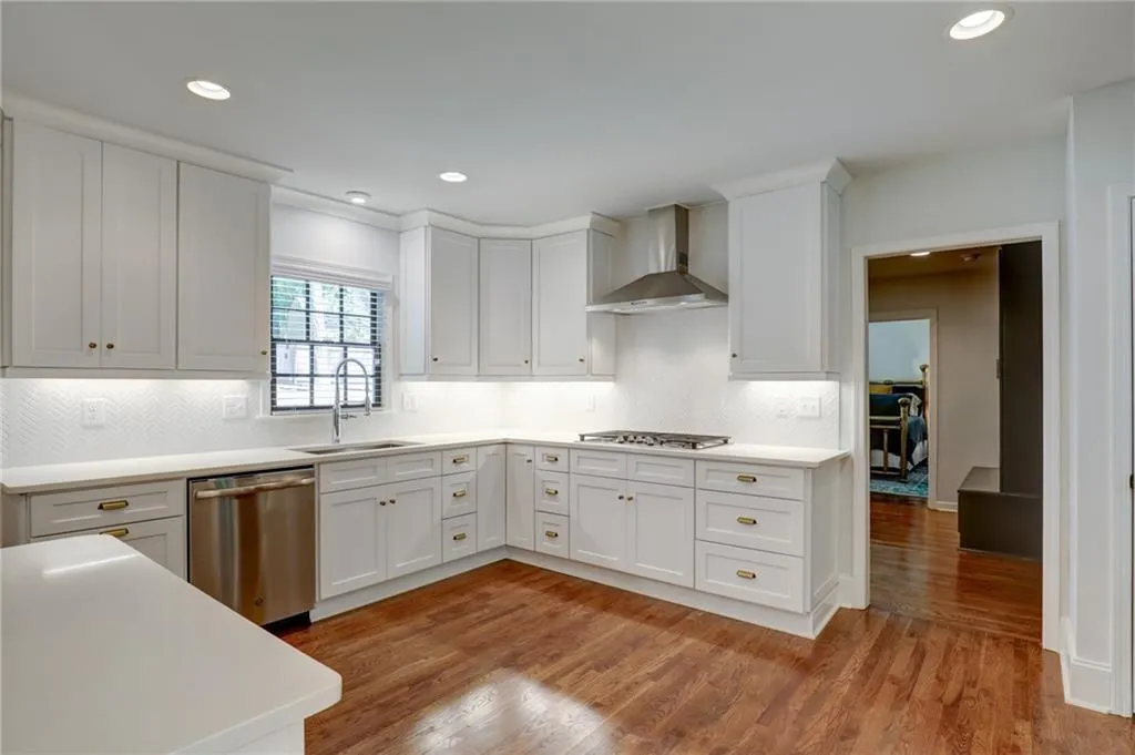 6440 River Chase Circle, Sandy Springs, Georgia 30328, 5 Bedrooms Bedrooms, ,3 BathroomsBathrooms,Residential,Sold,6440 River Chase Circle,6716084