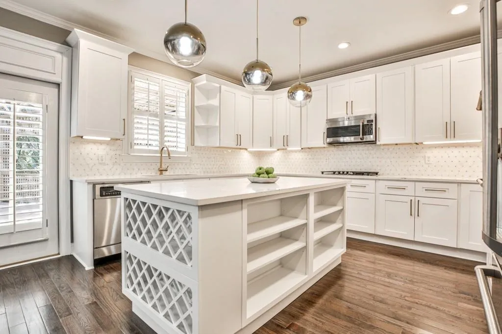6385 Glen Oaks Lane, Sandy Springs, Georgia 30328, 5 Bedrooms Bedrooms, ,5 BathroomsBathrooms,Residential,Sold,6385 Glen Oaks Lane,6880261