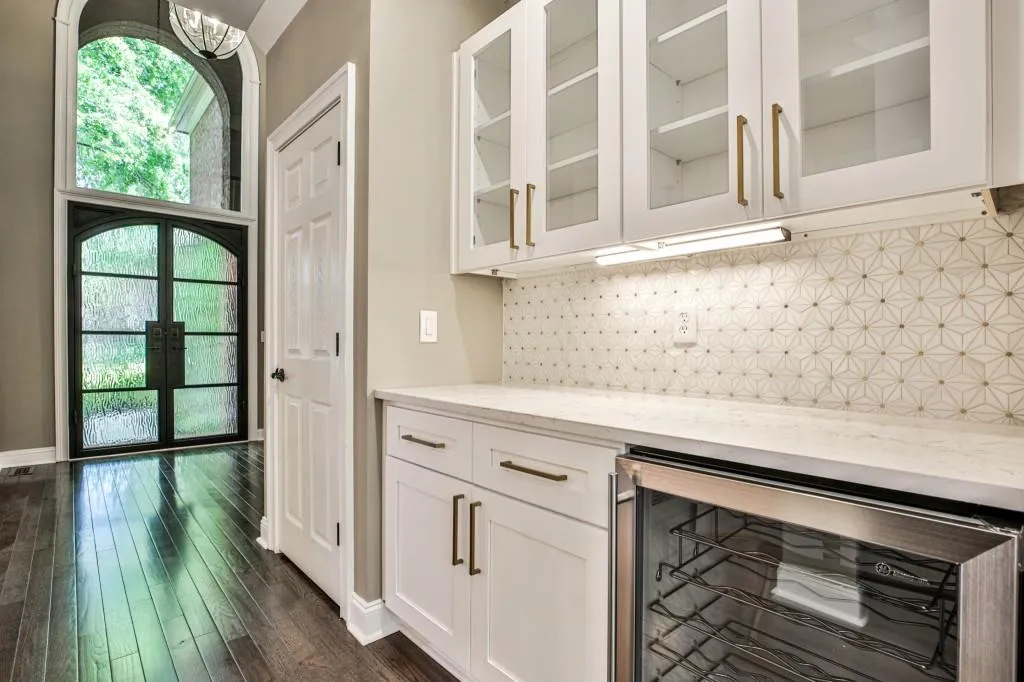6385 Glen Oaks Lane, Sandy Springs, Georgia 30328, 5 Bedrooms Bedrooms, ,5 BathroomsBathrooms,Residential,Sold,6385 Glen Oaks Lane,6880261